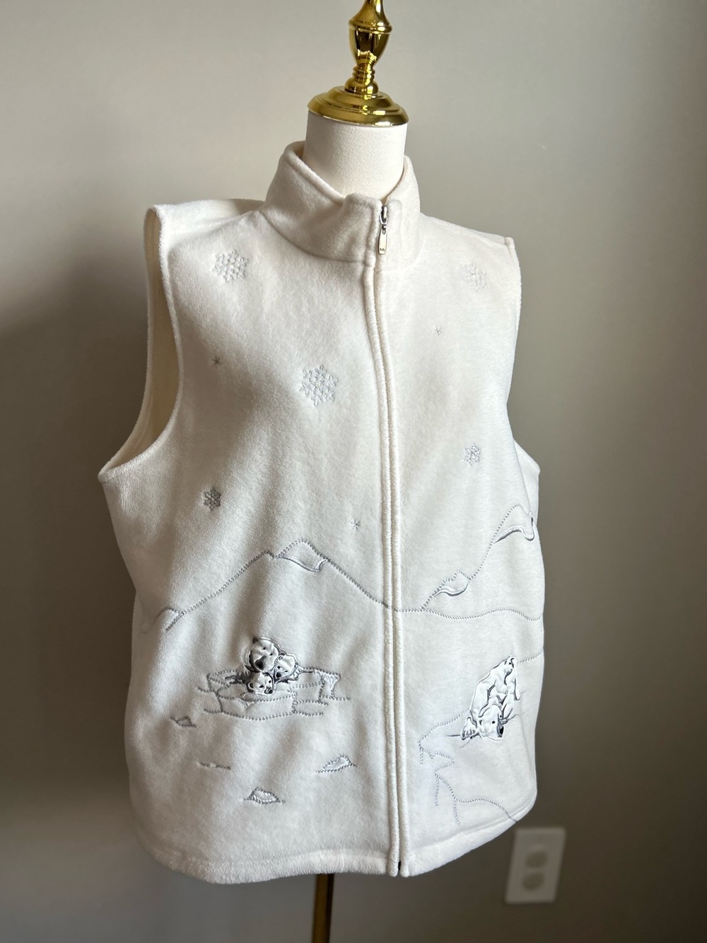 White Fleece Vest with Snowy Scene embroidered polar bears Lightweight Zip Front